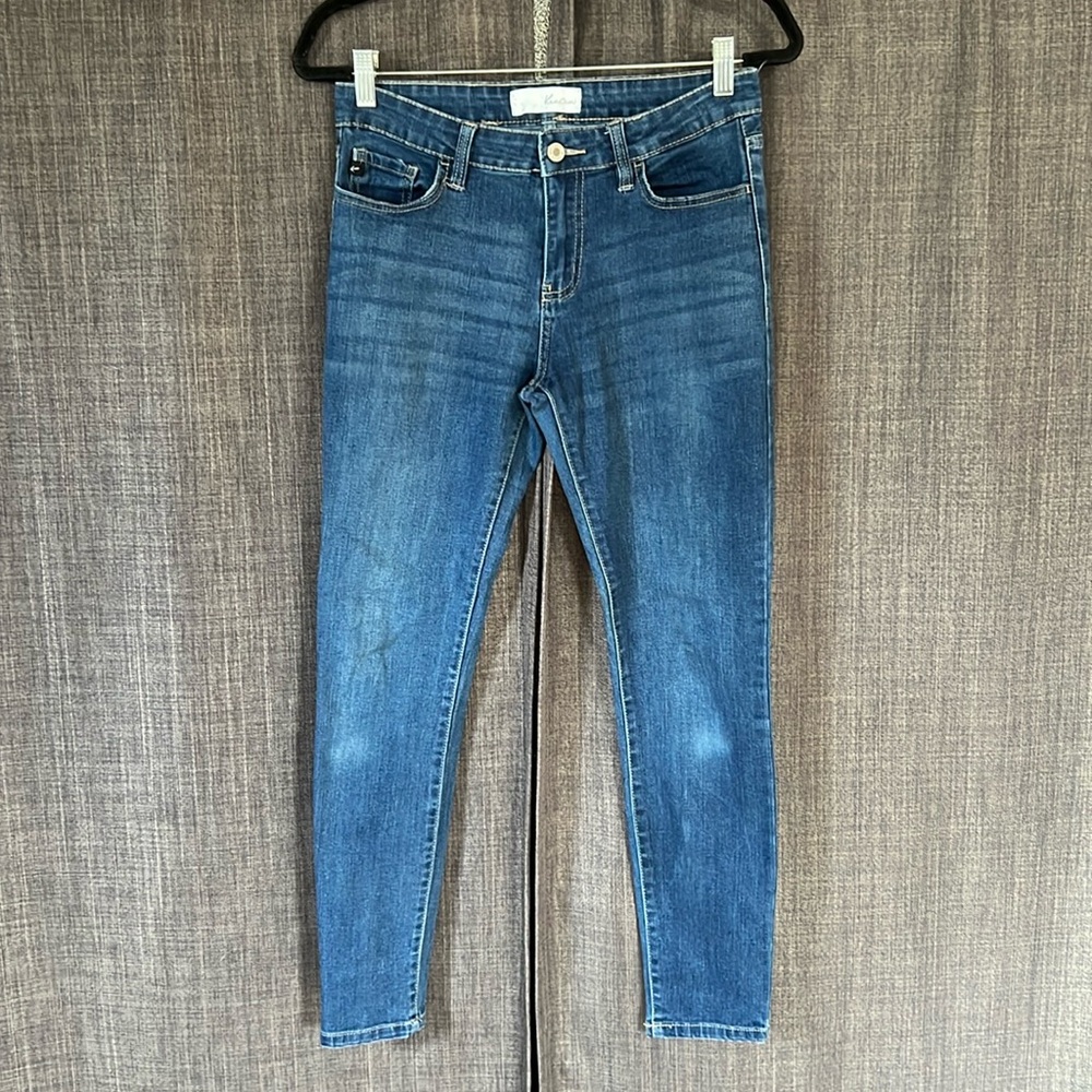 Kancan skinny jeans size 5/26 medium blue no distressing
